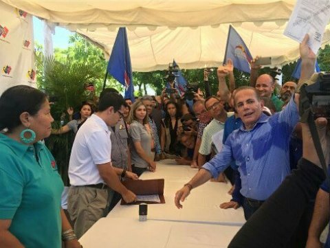 untlags's tweet photo. @manuelrosalesguerrero  dando la cara por el pueblo zuliano.  #ElZuliaCuentaConRosales #VamosARecuperarAlZulia #UnNuevoTiempo https://t.co/0GxNtIRmtg
