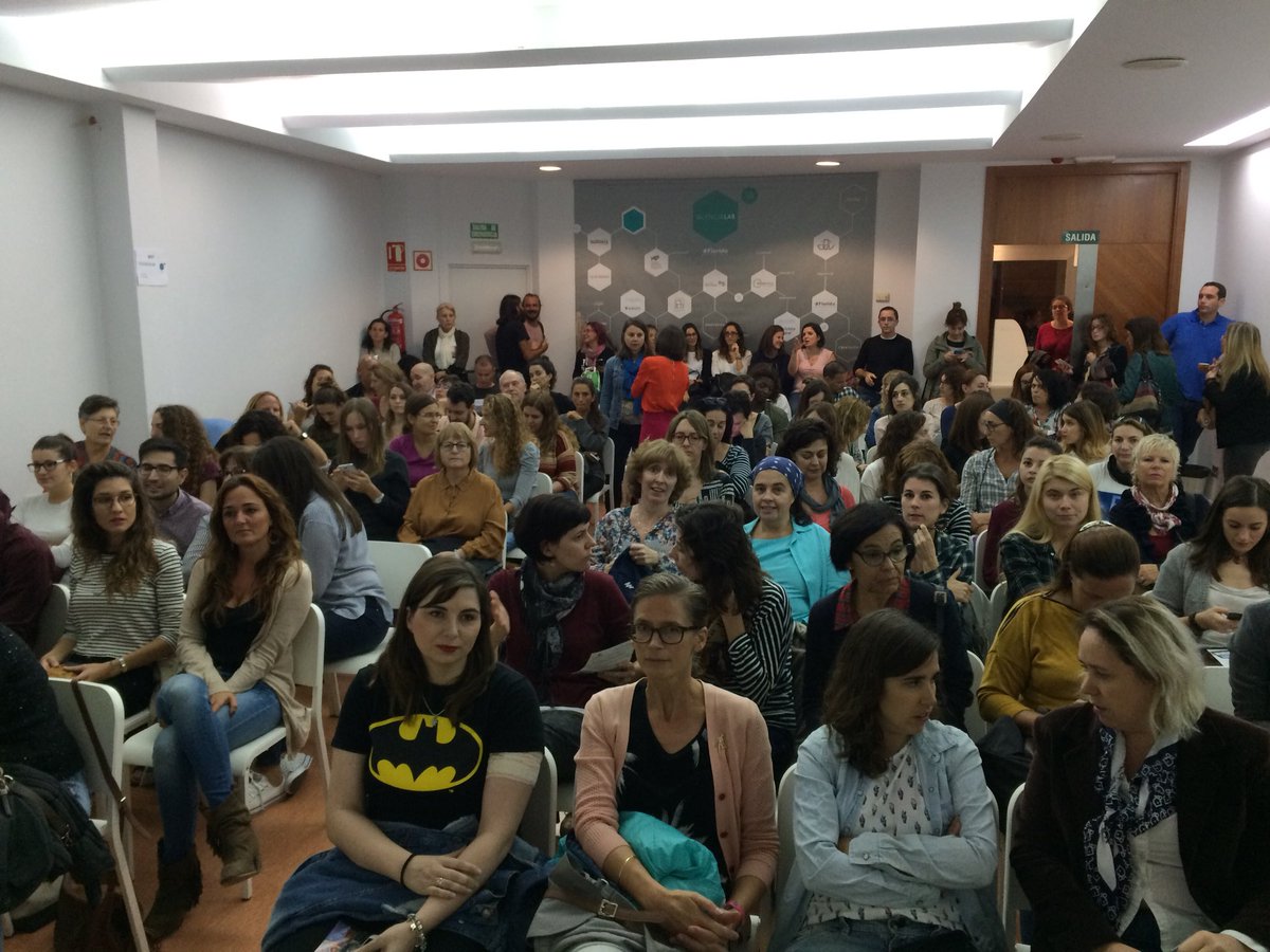kvirrueta's tweet photo. Wow, tenemos @valencia_lab hasta la bandera. Gracias @Irene_Milian @lassandaliasde @cafeconviajes #blogeras #emprendedoras https://t.co/GnSQsjCYrI