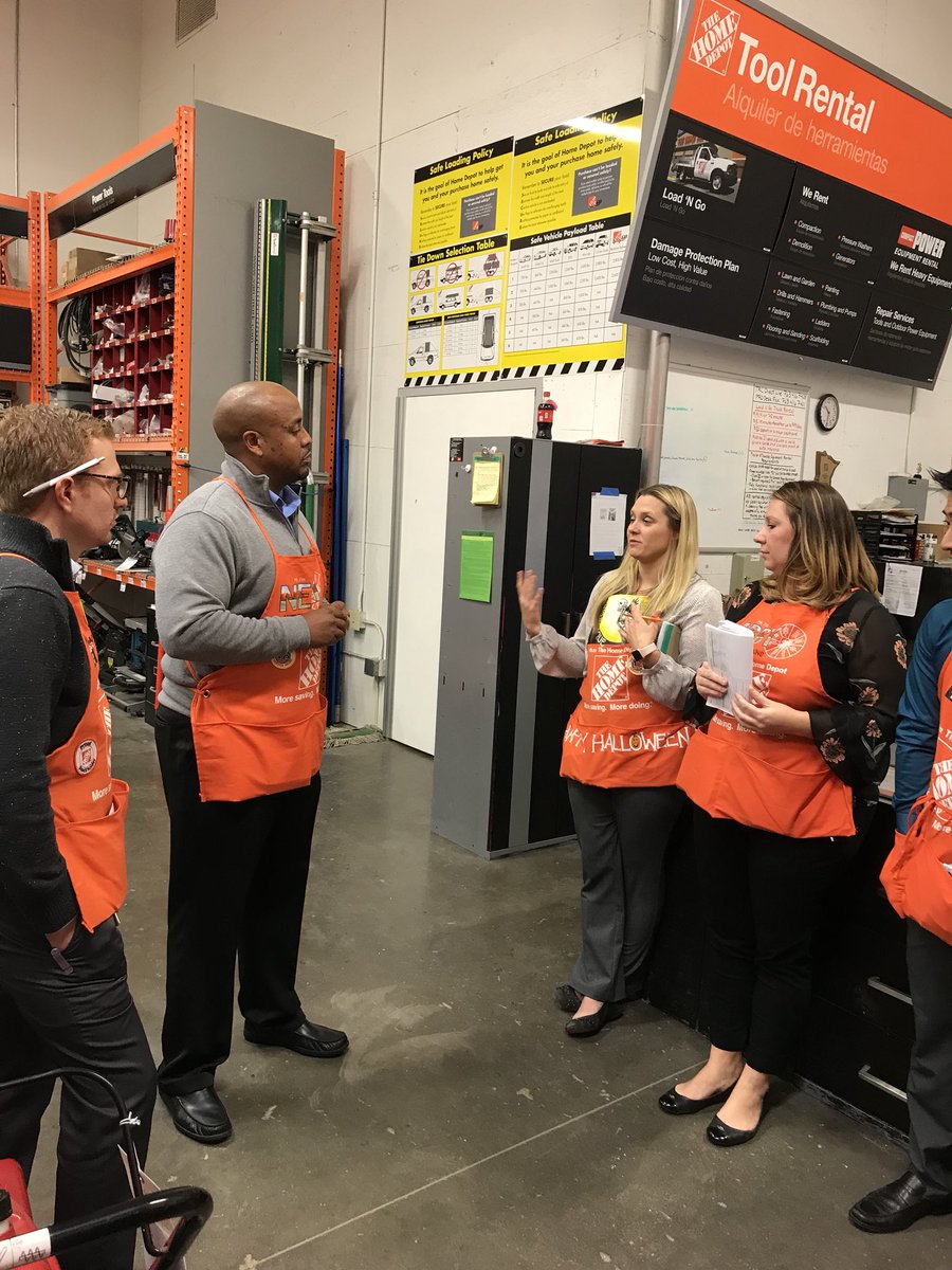 HDWRHRD_MA's tweet photo. Neri coaching the team on MyView &amp; recognizing Todd and Sue during his EP Walk in Northern Plains! @NeriWilliams @DaveRebtoy @JWelchTHD https://t.co/XifonnUtYC
