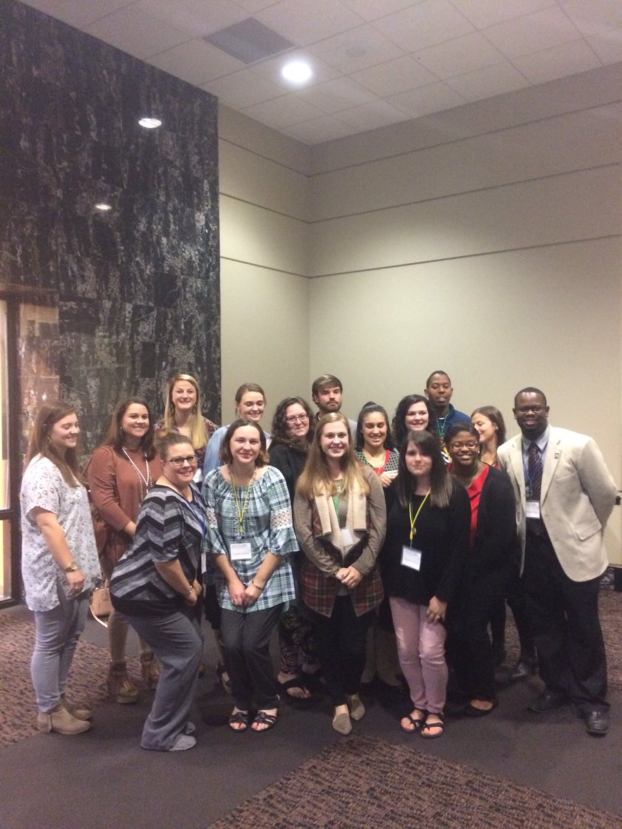 john_mark2015's tweet image. New SCSD teachers pose for pic after New Teacher Conference/professional development @ConsiderMSTeach