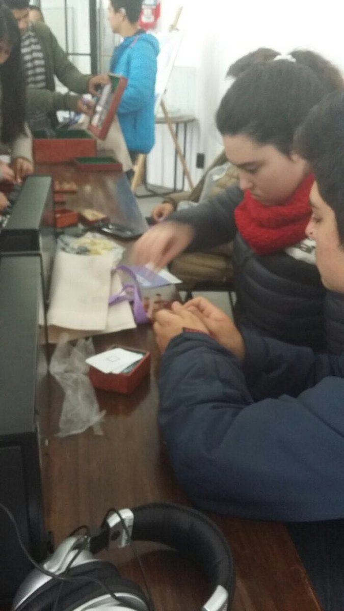 CienciaPBA's tweet photo. Estudiantes secundarios marplatenses visitaron el #ClubSocialdeInnovación de #Balcarce @JElustondo. Leé más en 👉https://t.co/wwfOcx0Gzv https://t.co/oHJpQWqCTQ