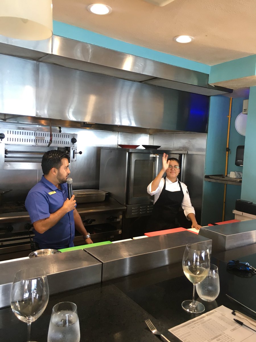 VilladelArcoCSL's tweet photo. Today: Chef Tanya Diaz VS Odin Vargas. Who will be the lucky winner?🍴🍗🍤🥕👩🏻‍🍳👨🏽‍🍳 #VillaMoments #BattleofChefs #NeptuneSeafoodRestaurant https://t.co/9LmXFbR41C