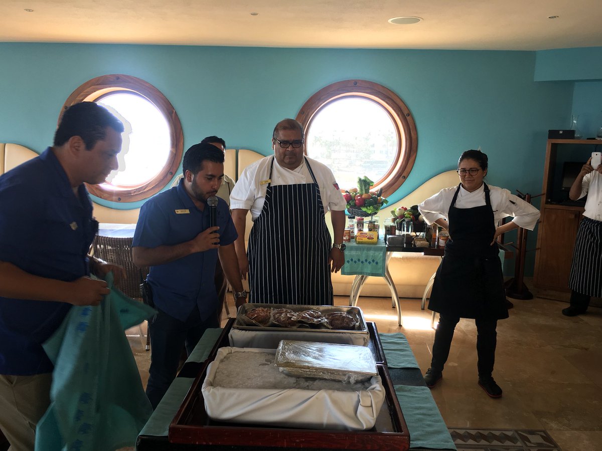 VilladelArcoCSL's tweet photo. Today: Chef Tanya Diaz VS Odin Vargas. Who will be the lucky winner?🍴🍗🍤🥕👩🏻‍🍳👨🏽‍🍳 #VillaMoments #BattleofChefs #NeptuneSeafoodRestaurant https://t.co/9LmXFbR41C