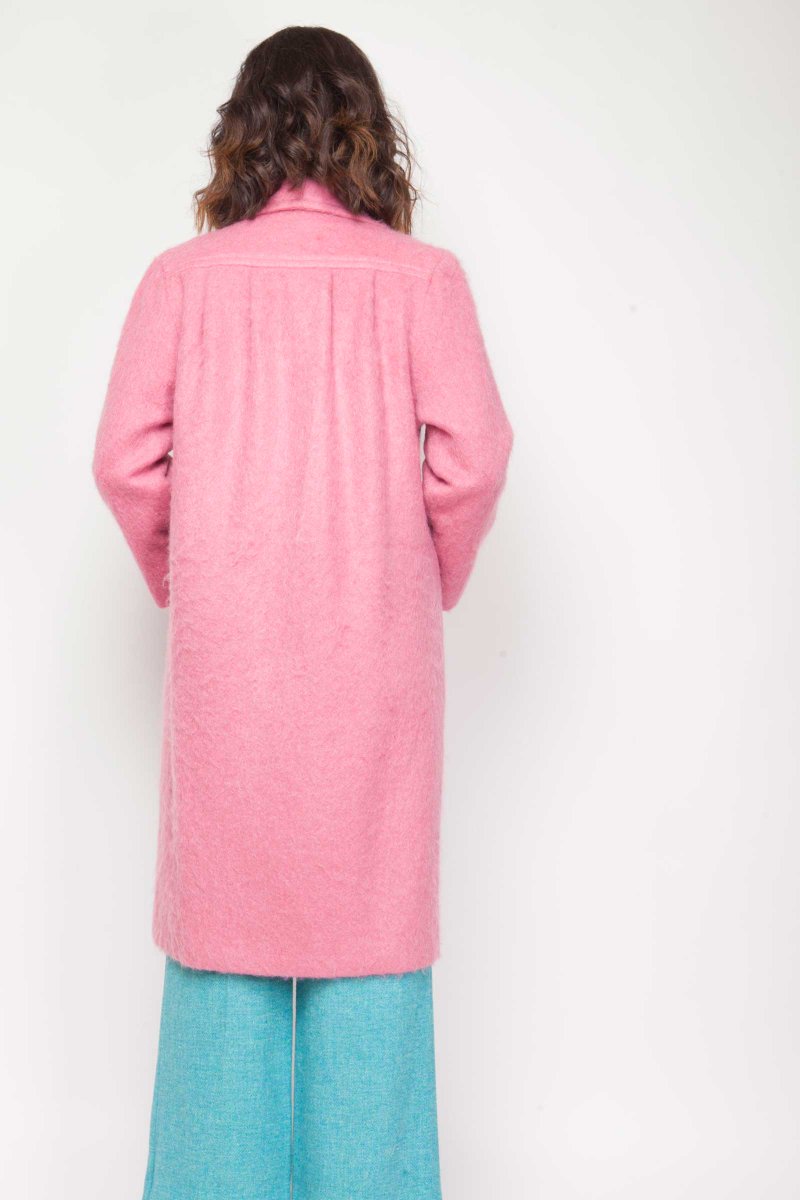 The one piece you'll wear everyday till March is a #coat . Make yours a quality one like this mohair coat #womaninbiz #wnukrt #womanshour