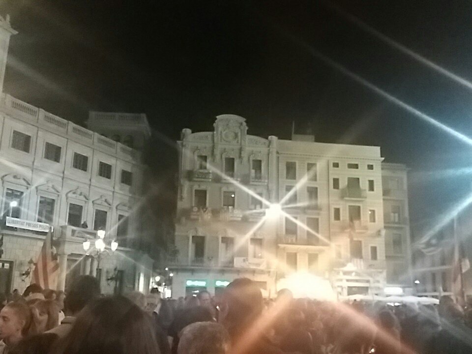 ClaudiaAlfonso2's tweet photo. Ni oblit ni perdó https://t.co/EnvdminVz8