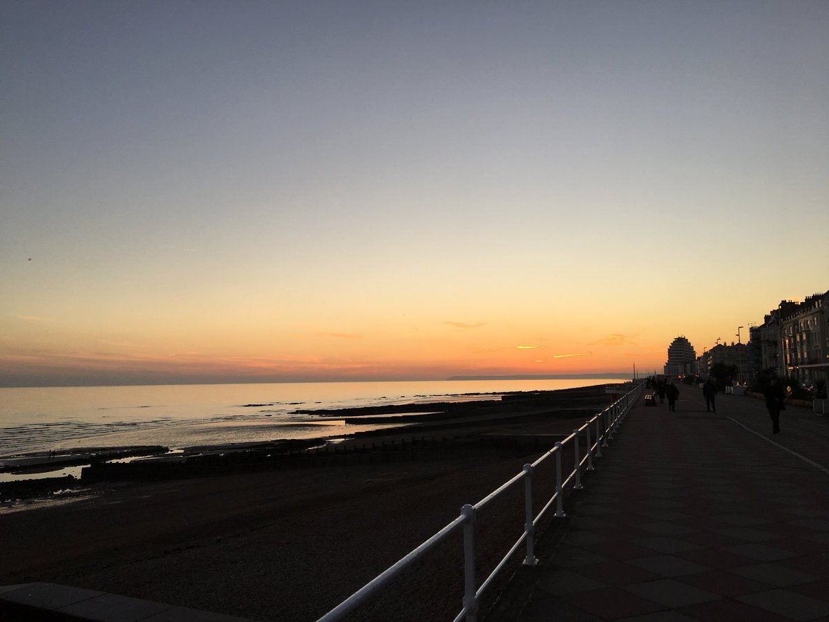 GrazeonGrand's tweet photo. #joinus on #stleonards #seafront for #glassofwine or #stayfordinner #local #fish #meat #veg https://t.co/L5CHHDWCq1 #hastings https://t.co/XLbpHgqRU0