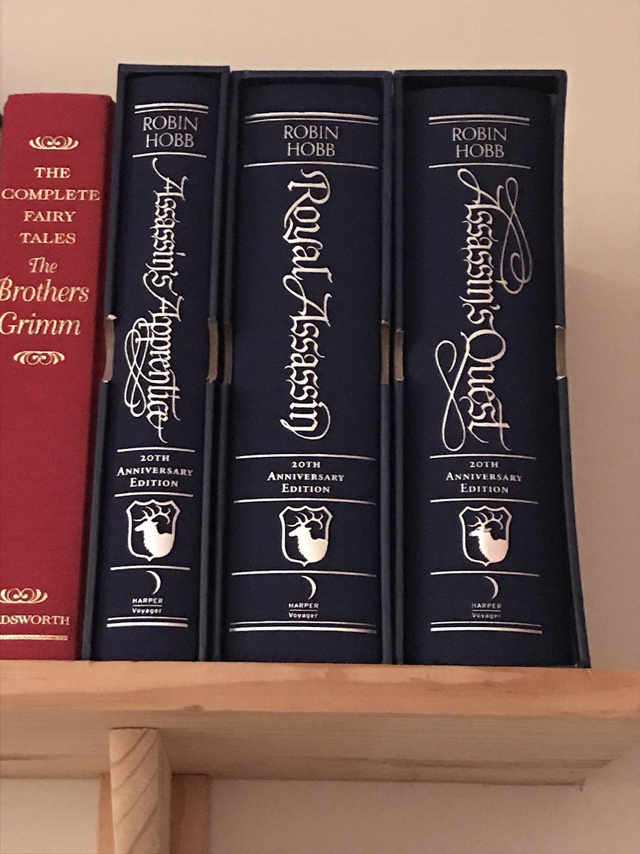 JadeDavie1's tweet photo. Isn’t this just the best view @robinhobb #FarseerTrilogy #anniverysaryedition 😍 https://t.co/4WUYSCSnbp