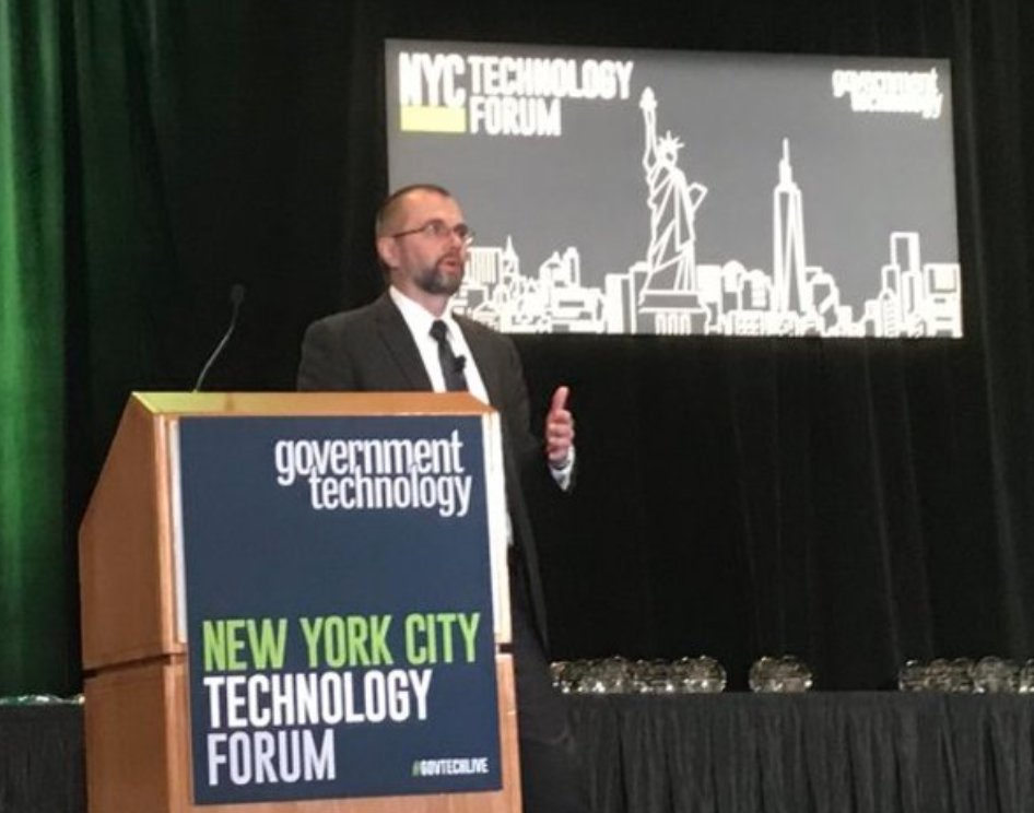 ConnectedMJ's tweet photo. Will AI Chatbots Replace the Government Mobile App? Find out here https://t.co/GiT3Q8Z63h #Oraclebots @OracleMobile #GovTech2017 https://t.co/4ruh2Gv8lU
