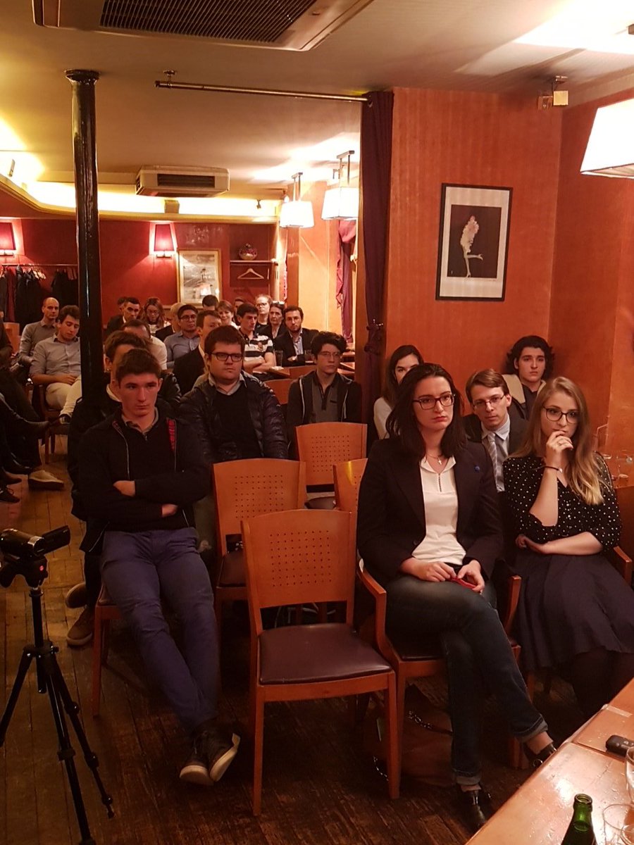 UnionEP's tweet photo. Un grand nombre de jeunes présents pour le colloque avec @nicolasbayfn ! #UnionEP https://t.co/2PnBCdUXIZ
