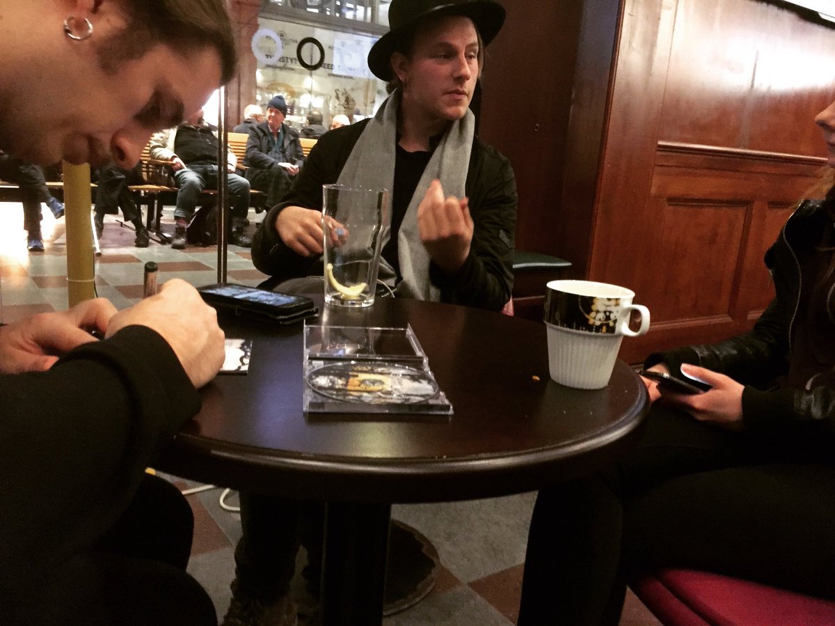 norrskold's tweet photo. A sign from above
#norrskold #norrsköld #multimetal #blackmetal #signing #sideburn #movember #childrenofbodom #amonamarth #dissection https://t.co/JpPkzXgRQc