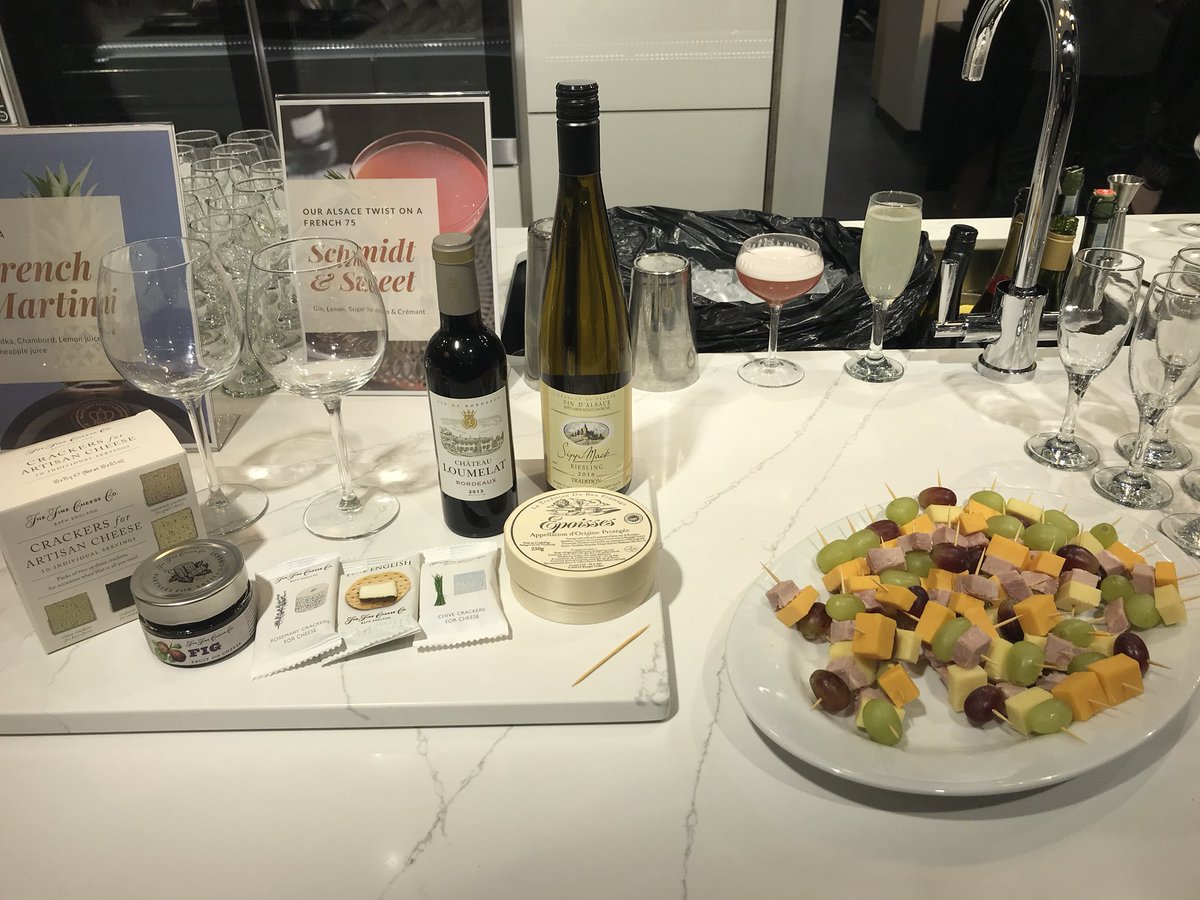 Thetaste_ie's tweet photo. Here at the launch of @schmidtireland where our @darinacoffey is about to cook some smoked venison with gin blackberries π΄#schmidtlaunch https://t.co/Iy2IuvhOFj