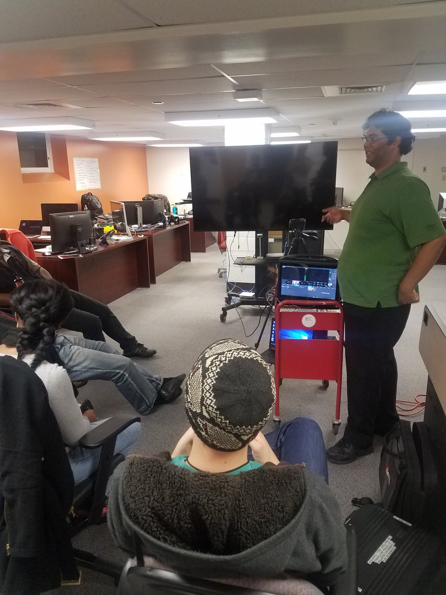 LMS_UMD's tweet photo. Live streaming tutorial with Lealin Queen. https://t.co/GqpTU8ni4u
