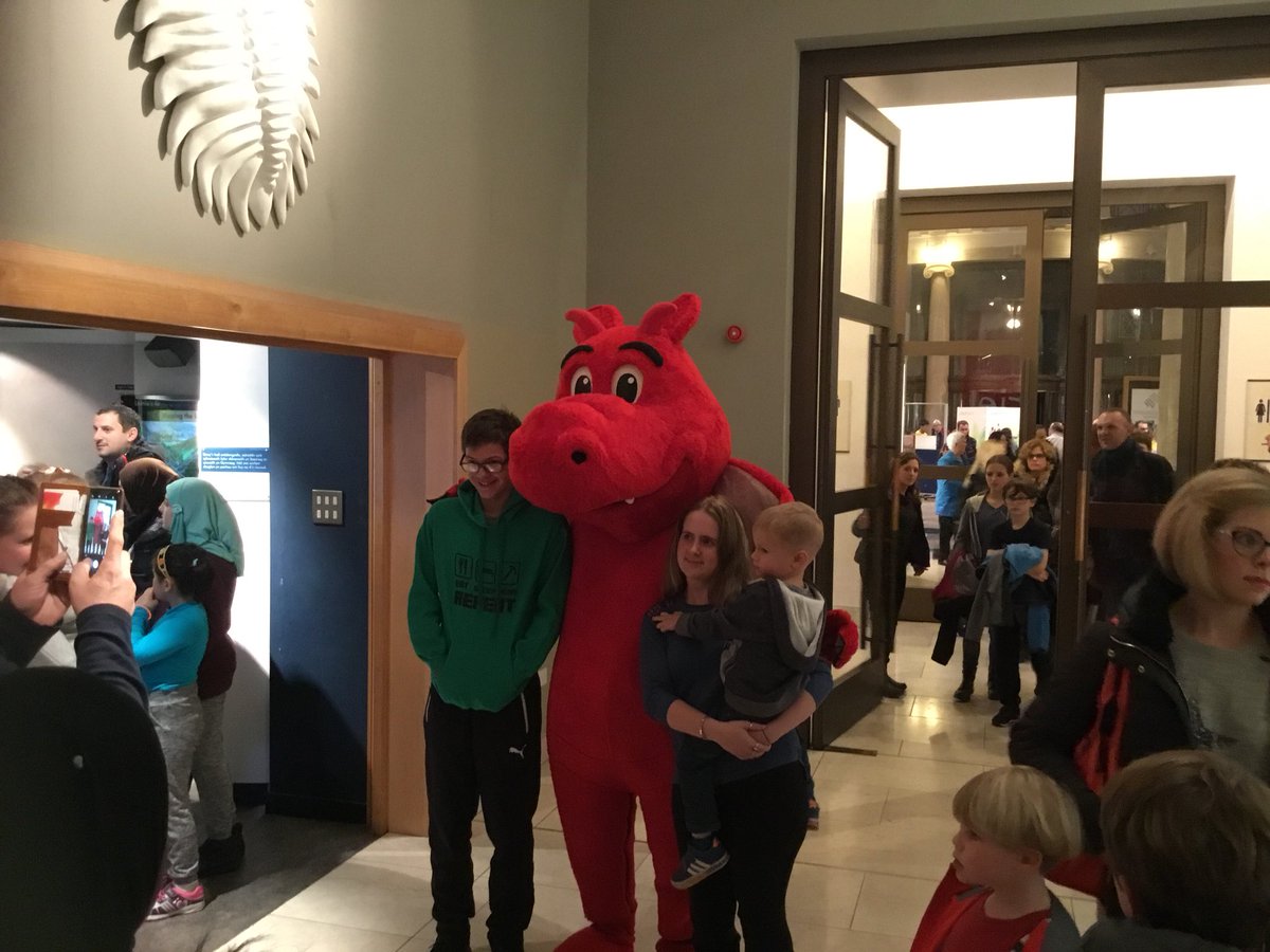 CU_PEEngin's tweet photo. @Dylan_theDragon enjoying meeting the kids here @Museum_Cardiff @MuseumCdf_Learn  for #MuseumAfterDark #Dragons #MotherIfDragons https://t.co/L8VljRXA3g