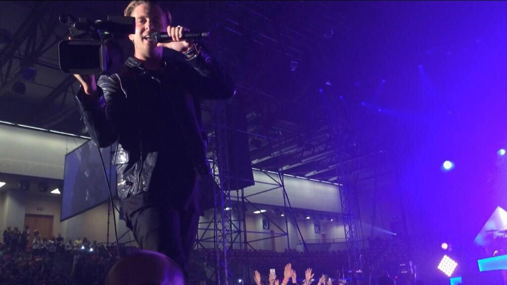 1RepublicHomie's tweet photo. Three years ago in Warsaw ๐๐ผ @OneRepublic miss you guys!
Come back soon โค๏ธ
#NativeTour https://t.co/ACh427uQvc