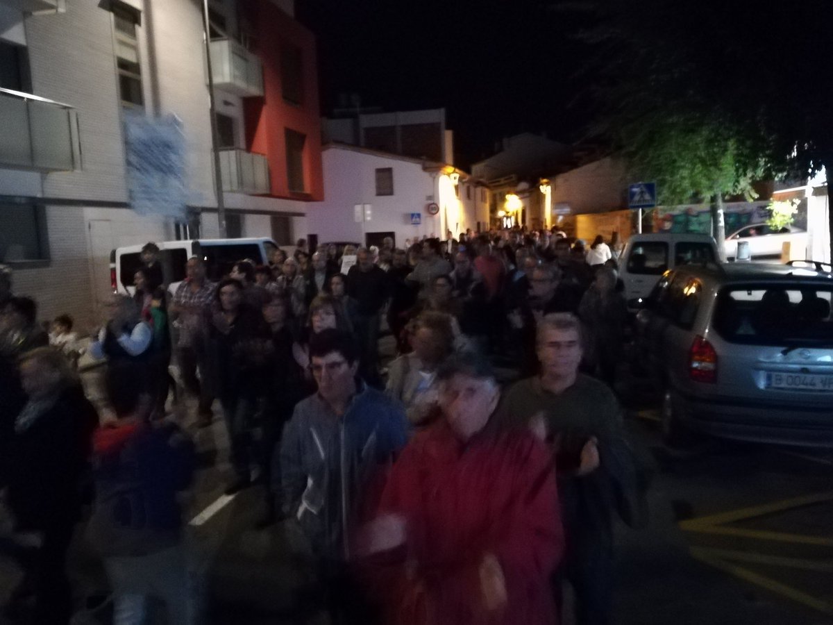 entitatger's tweet photo. Manifestació a Ribes demanant la llibertat dels presos i preses polítiques catalanes #Llibertatpresospolitics i en defensa de la República https://t.co/35IZQBFbiE