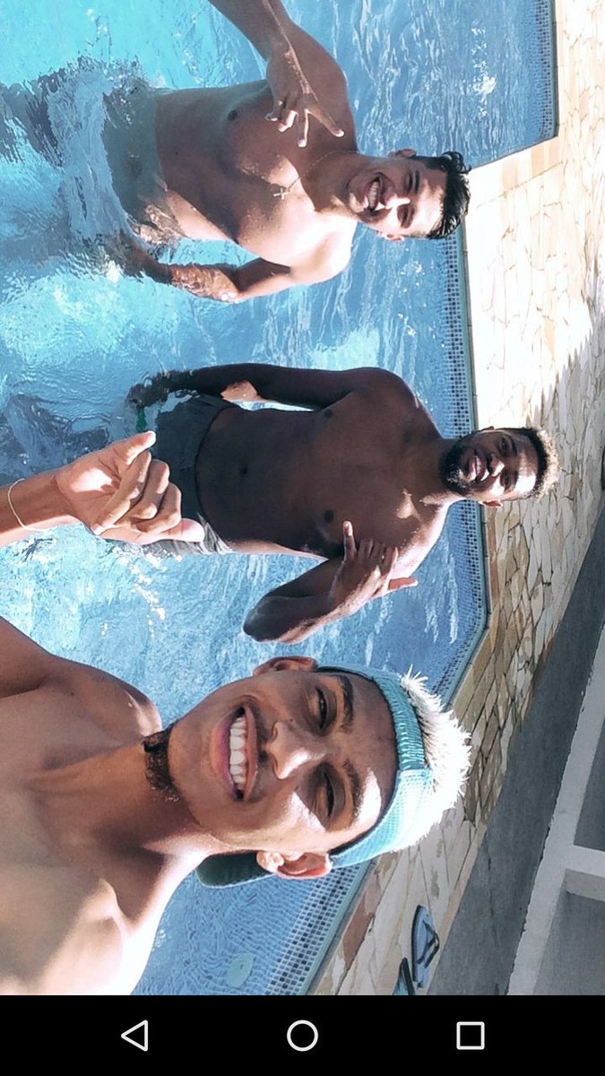higoor_7's tweet photo. Meus Irmãos ❤👊 #Prasempre @murilofeitoza @Jc_4p https://t.co/LQqWkVglzM