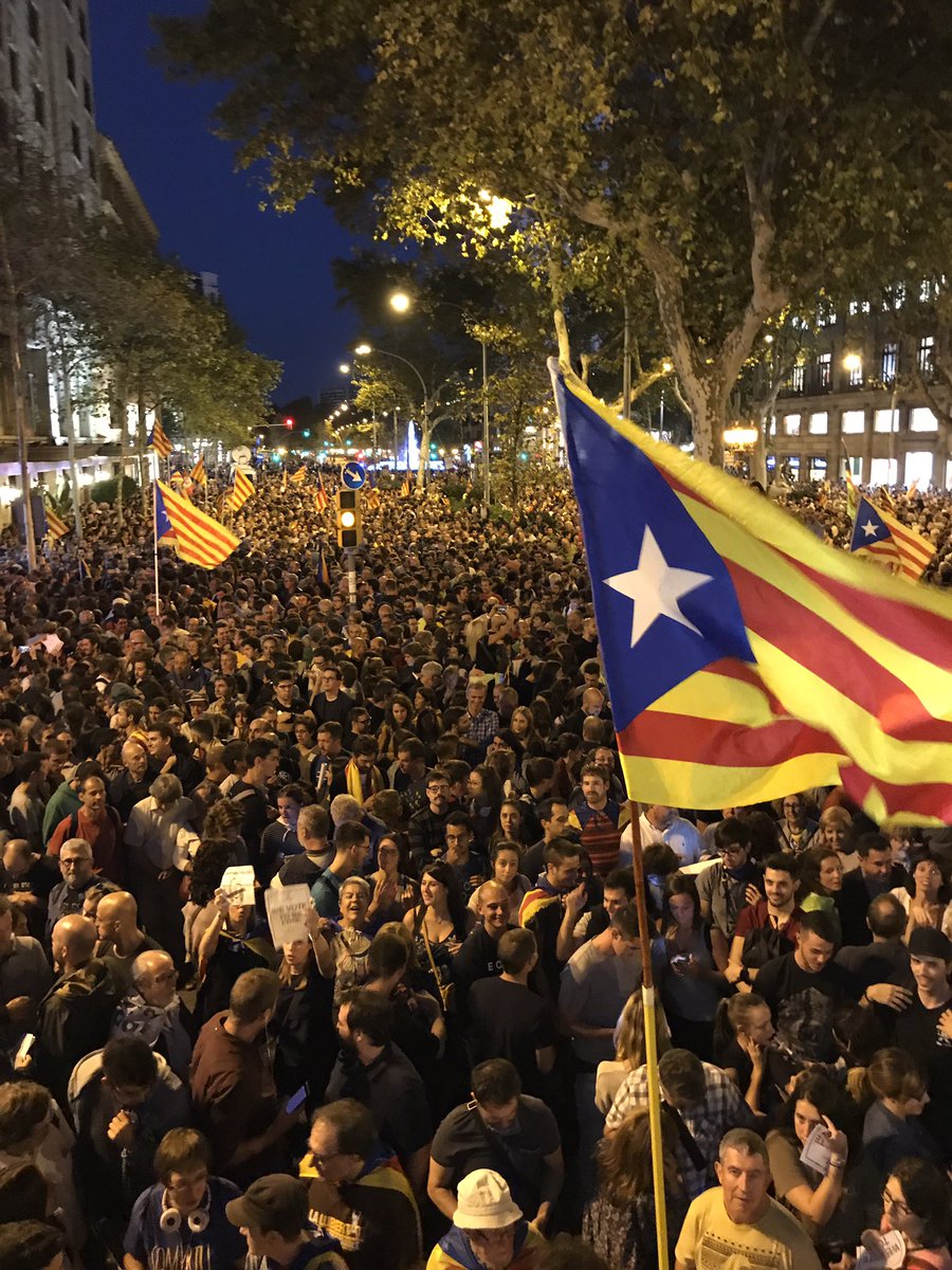 KRLS's tweet photo. @govern @parlament_cat El clan furiós del 155 ens vol a la presó. El clam serè dels catalans és de llibertat! https://t.co/kdHEaF0aQz
