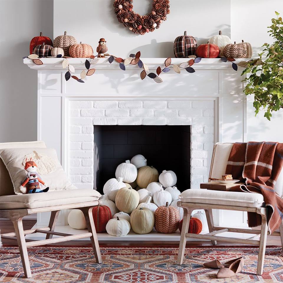 BendHomes541's tweet photo. Create a warm &amp; whimsical focal point like this one by mixing different sizes, patterns &amp; textures in harvest hues of gold &amp; rust. #design https://t.co/PIXbu6ObqH