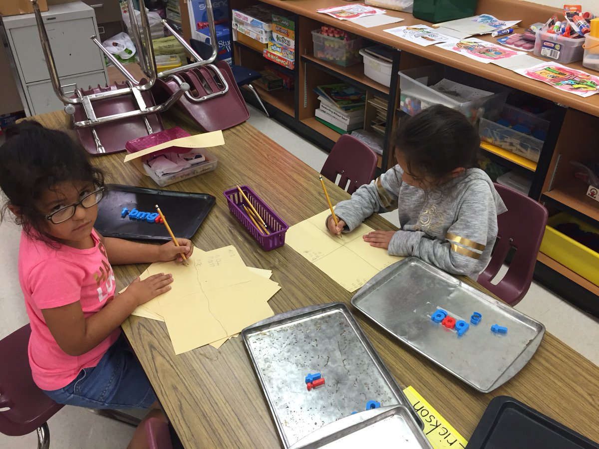 mathsonskinder's tweet photo. We love learning centers in Mrs. Mathson’s class! #FESFAMILY #FES2017 https://t.co/yGzSftV7Tz