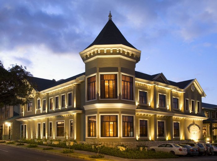 ActivatedLifeX's tweet photo. The Grano de Oro offers unique, personalized service w/ stunning views of the city lights at night. #CostaRica #LuxuryTravel #BespokeTravel https://t.co/8oUEN1VASm