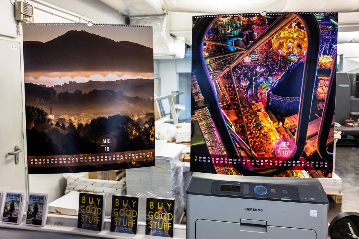OliverKepka's tweet photo. Prima Aktion von @igersbonn &amp; Druckhaus Brandt: Sektempfang für die Gewinner der Kalender-Challenge �� Meines ist das August-Motiv. Danke! https://t.co/3GFv4UviEt