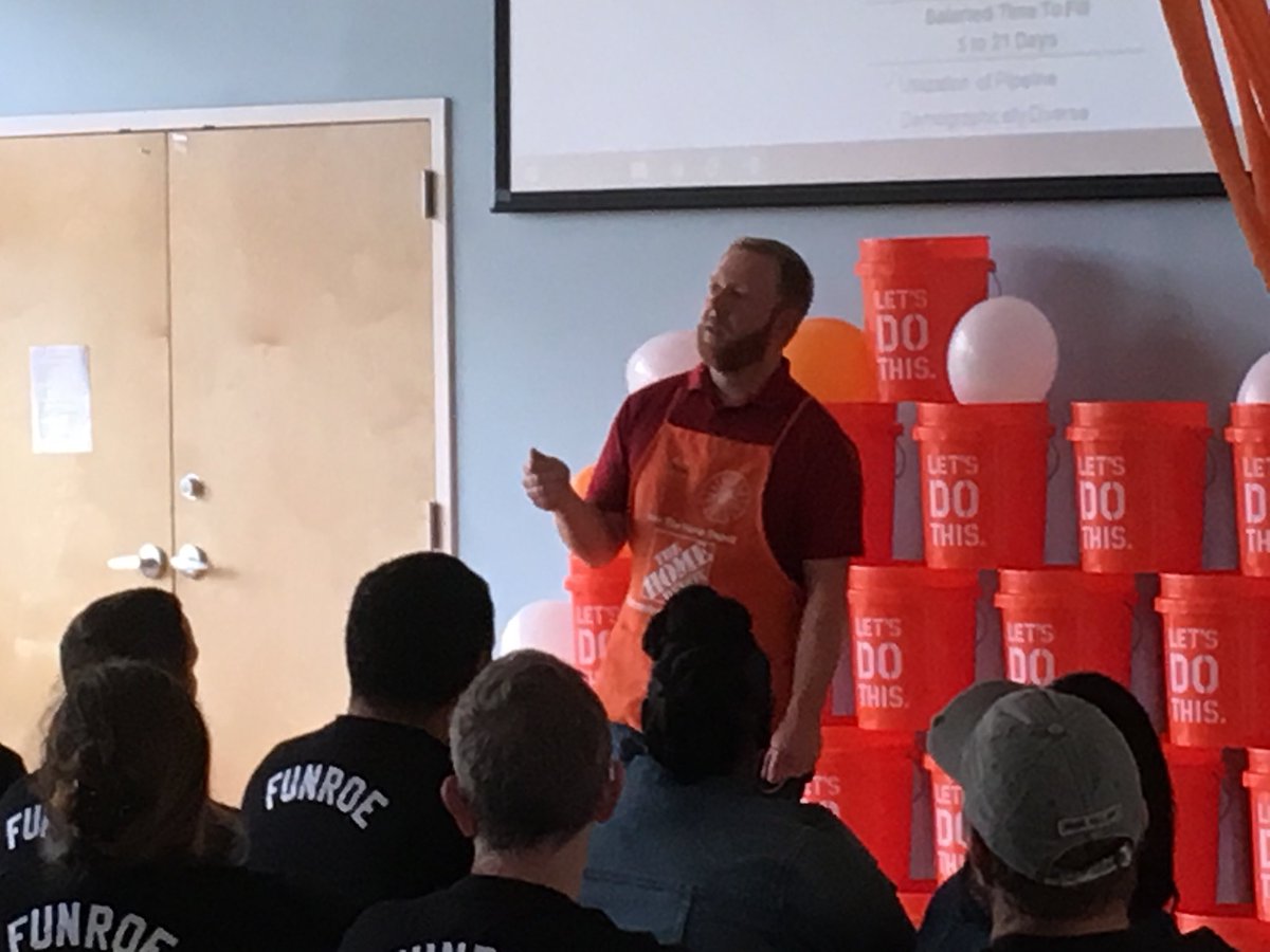 2913Brookhaven's tweet photo. Louis inspiring out D93 DS’s. Do you know your team? How can you win if don’t know your associates? @Tenney1R https://t.co/Qyxmi3xVly