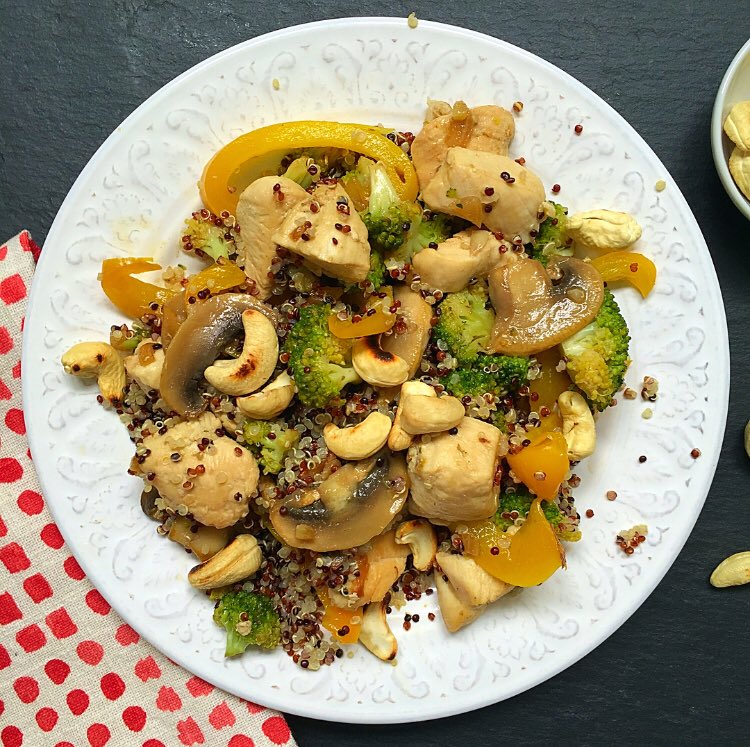 #Healthy #dinner #recipe: stir fry chicken with quinoa and toasted cashew nuts
karmenskitchn.com/mains/stir-fri…