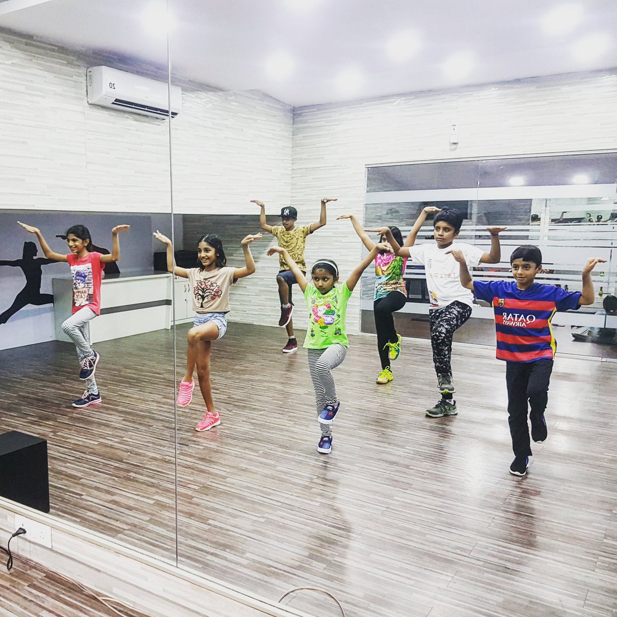 theelvisdsouza's tweet photo. Favourite pose #kidsbatch #danceclass https://t.co/NOKvmWkQkY