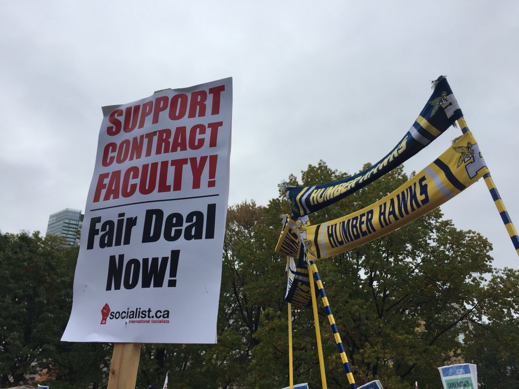 moore_siobhan's tweet photo. Rousing rally at QP today for #CollegeStrike #StandwithFaculty #OPSEU562 #Students4Faculty #WalkForStudents https://t.co/lSwsLsLCsr
