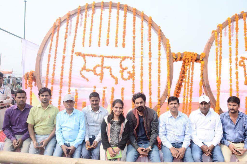 shubhamvarma's tweet photo. Swach Bharat Mission helping people with Ganga Snaan, Amroha. @PMOIndia sir, FYI
#Amroha #WorldRecord #LargestSpectacles #tigrimela #SBM https://t.co/LqPHPdiCqo