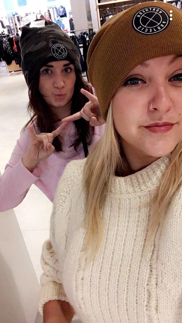 Soph_e_socks's tweet photo. My little mate @jazmine_whit  bloody love you 😘 https://t.co/MAelqNuB4H
