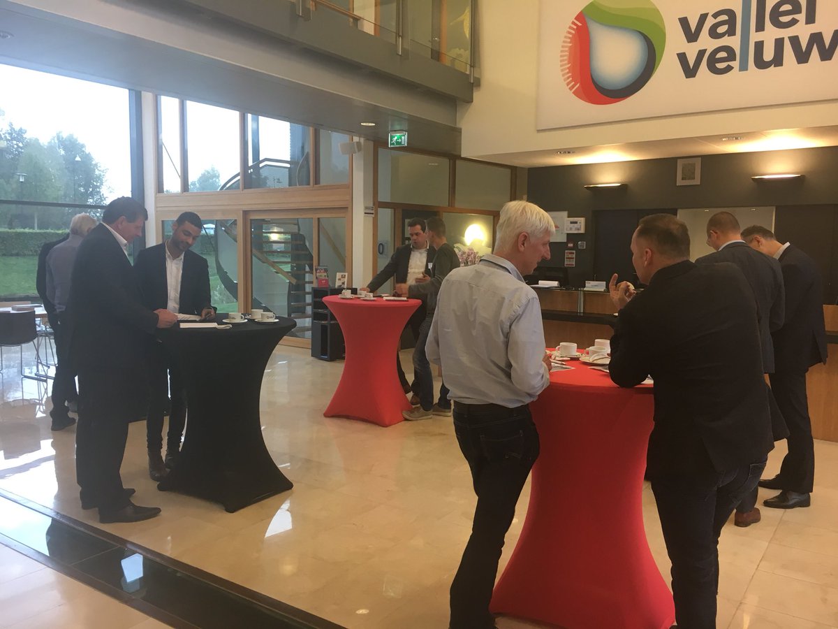 Els_Geurts's tweet photo. Vandaag speeddate tussen waterschappen en markt begeleid: #veiligheid op/om de bouwplaats. Energieke sessie, deelnemers naar huis met #Ikga https://t.co/jGh6bwhE7Y