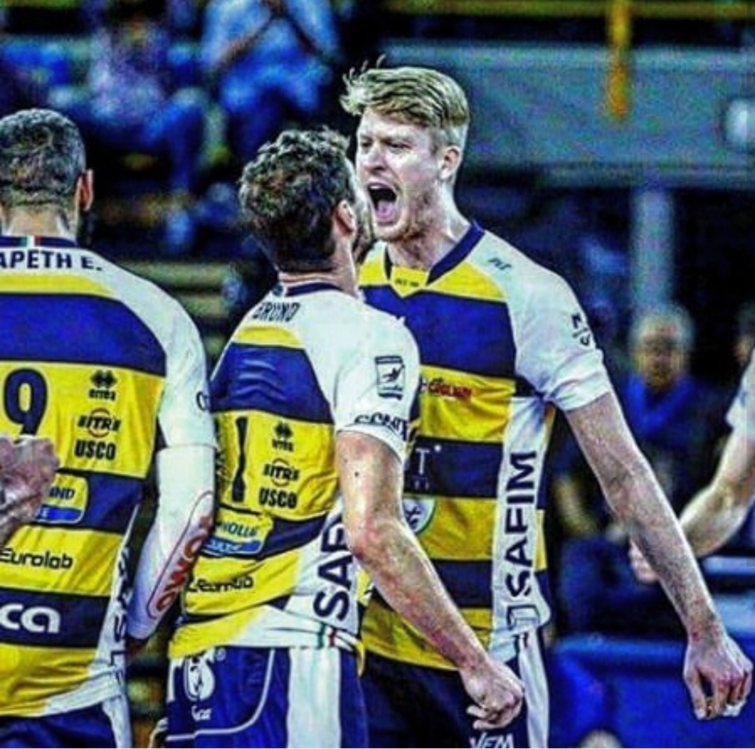 Max che fa cose tweet media