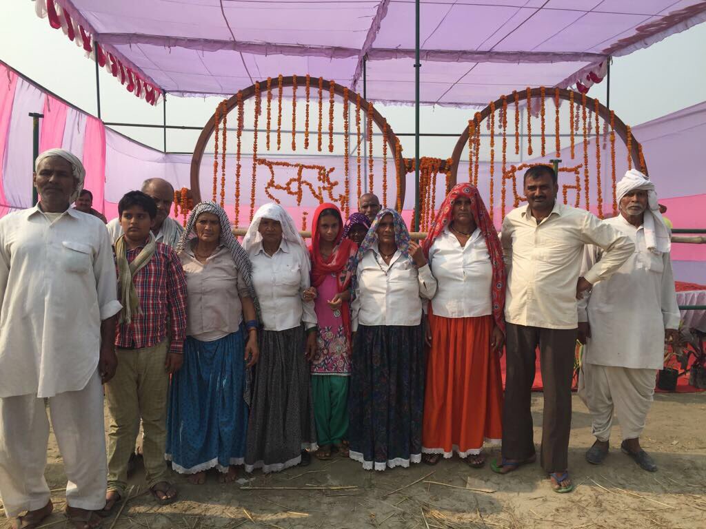 ANI_001's tweet photo. #Amroha #WorldRecord #LargestSpectacles #tigrimela #SBM https://t.co/7tRajrtguW