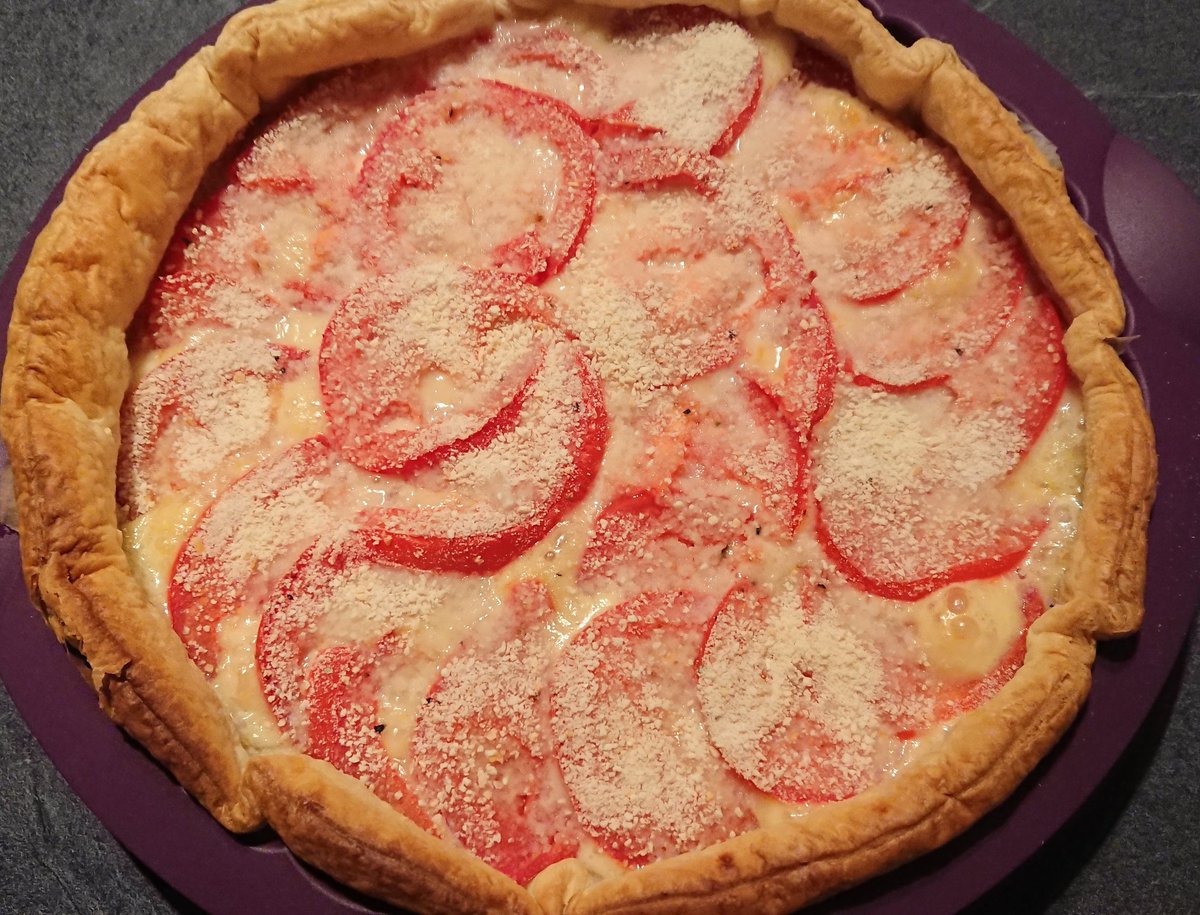 cookedeliss's tweet photo. #tarte #saint #nectaire avec le #nouveau #moule #tarte #silicone #tupperware 😉 pour les amoureux du #fromage idéal avec une #salade 😉 https://t.co/ajh0q3M2pA