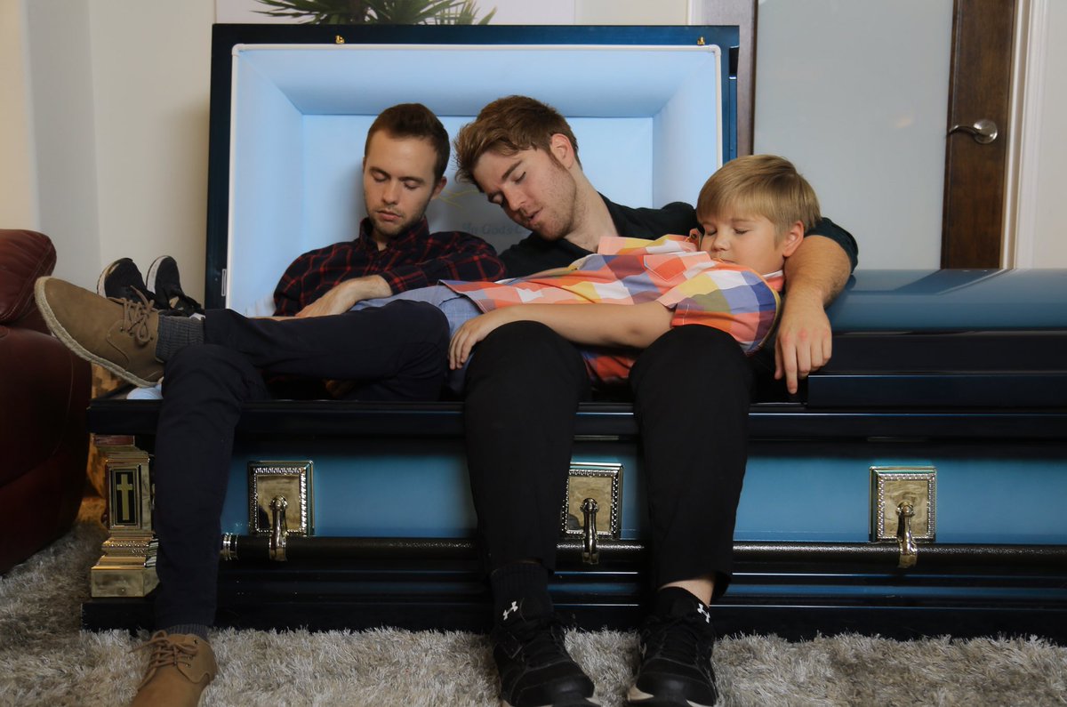shanedawson's tweet photo. The Dawson's - 2017 https://t.co/ISsglhNCxi