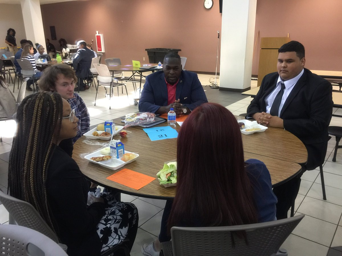 NCCAWBL's tweet photo. Thanks @Power2045 Bob Mackie for participating in @NCCA_Covington Networking Luncheon. #wblworks https://t.co/GG74FXFAE0