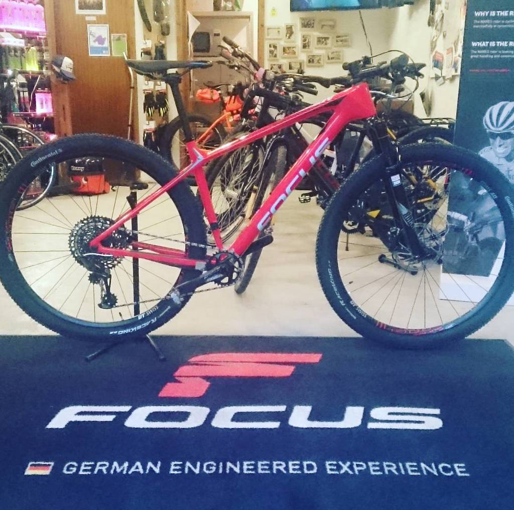adrian_bike's tweet photo. I'll just leave this here #focusbikes #focusraven #iwantone #nuffsaid https://t.co/lsFL68uxhC https://t.co/w6uGmdtT1e