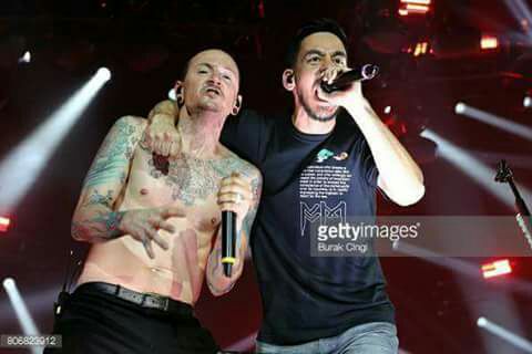 marizatoledo55's tweet photo. I’m voting for @linkinpark for Favorite Artist Alternative Rock at the #AMAs! #Makechesterproud #LPFamily #LPfamilyforlife ❤ https://t.co/f8oFpEdyNb