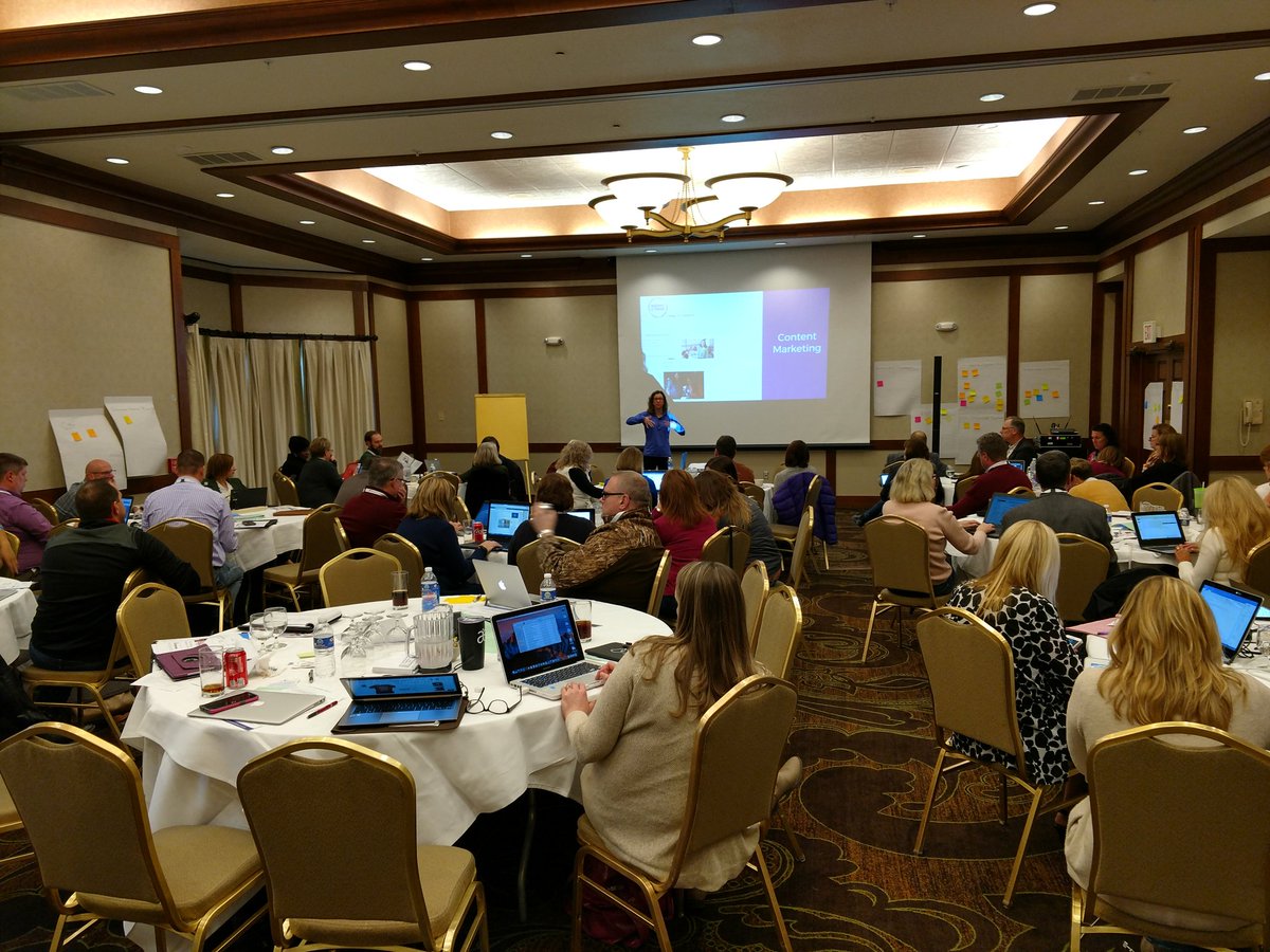 goldenmr42's tweet photo. Andrea Gribble helping WASPA members learn about how to use social media to drive recruitment. https://t.co/gcClWsWIfM