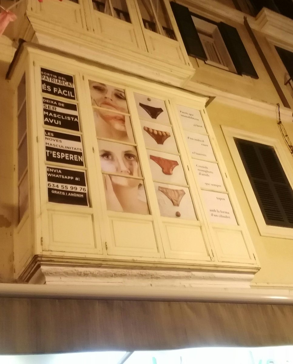 rosacursach's tweet photo. A la inauguració del projecte artístic 'Límits de cristall' #AlelíMirelman #LasTaradas #LauraMarte #LeticiaMaría #LauraTorres https://t.co/5qK34VpW0h
