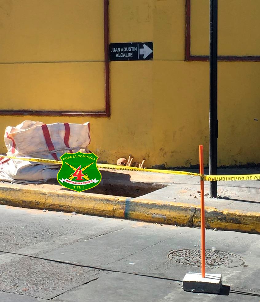 Cuarta_Coquimbo's tweet photo. #Ahora En pleno centro de #Coquimbo un grupo de trabajadores encuentran Osamentas tras realizar trabajos en Calles Melgarejo/Alcalde ⚠️ https://t.co/UY563aP722