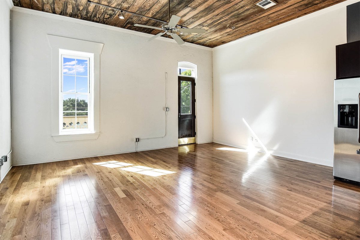 Debra_Maltz's tweet photo. #Southtown #loftforsale at the Judson's Candy Factory Lofts. 831 S Flores #1202 - 1 Bed/1 Bath | 973 SF | $292,500: https://t.co/aQ4fcYT8lY https://t.co/dZMoLXfzcC
