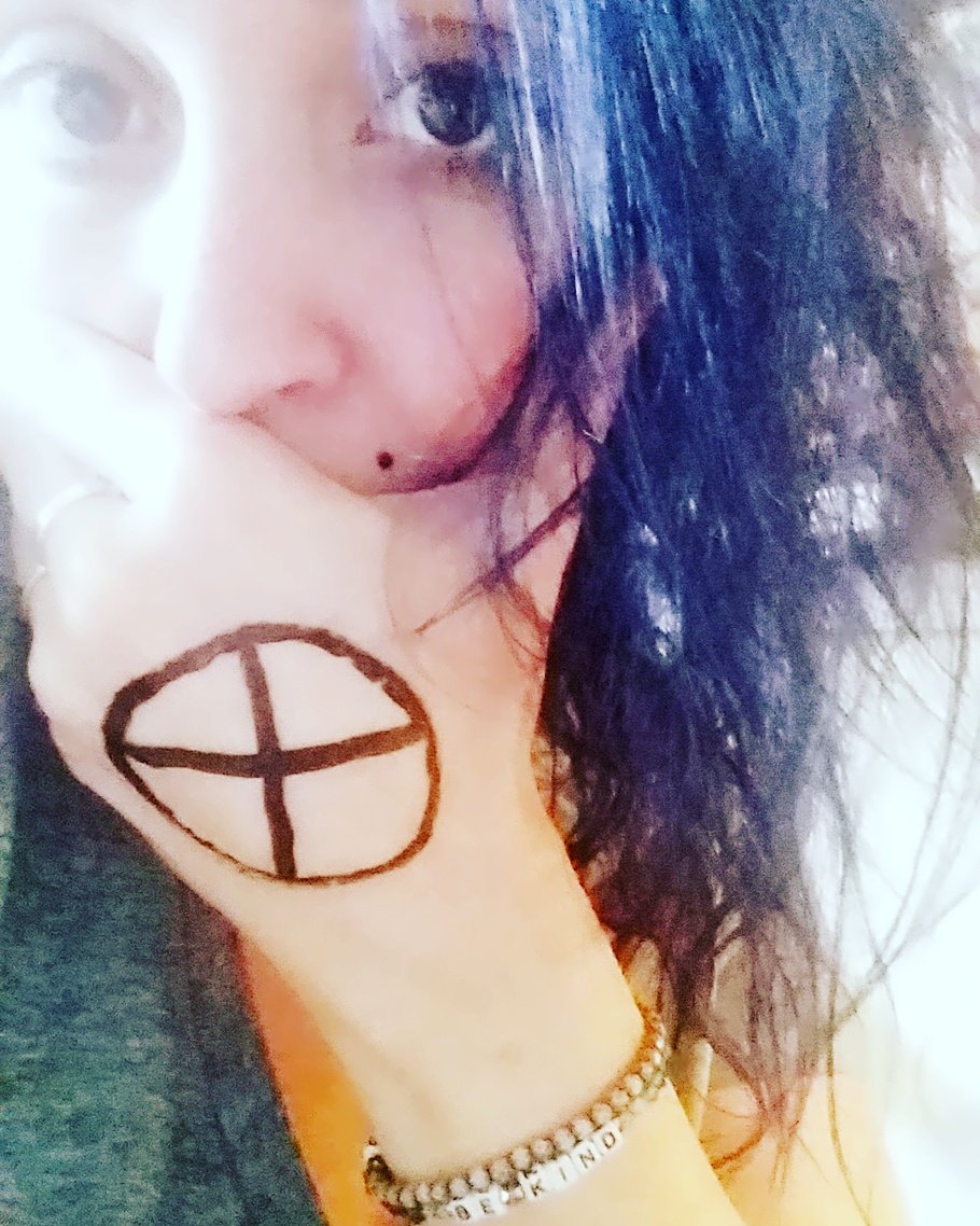 AshleyStarr1985's tweet photo. #animalsfirstonthesecond #AFOTS #GoVegan https://t.co/FMtfWfjDyb