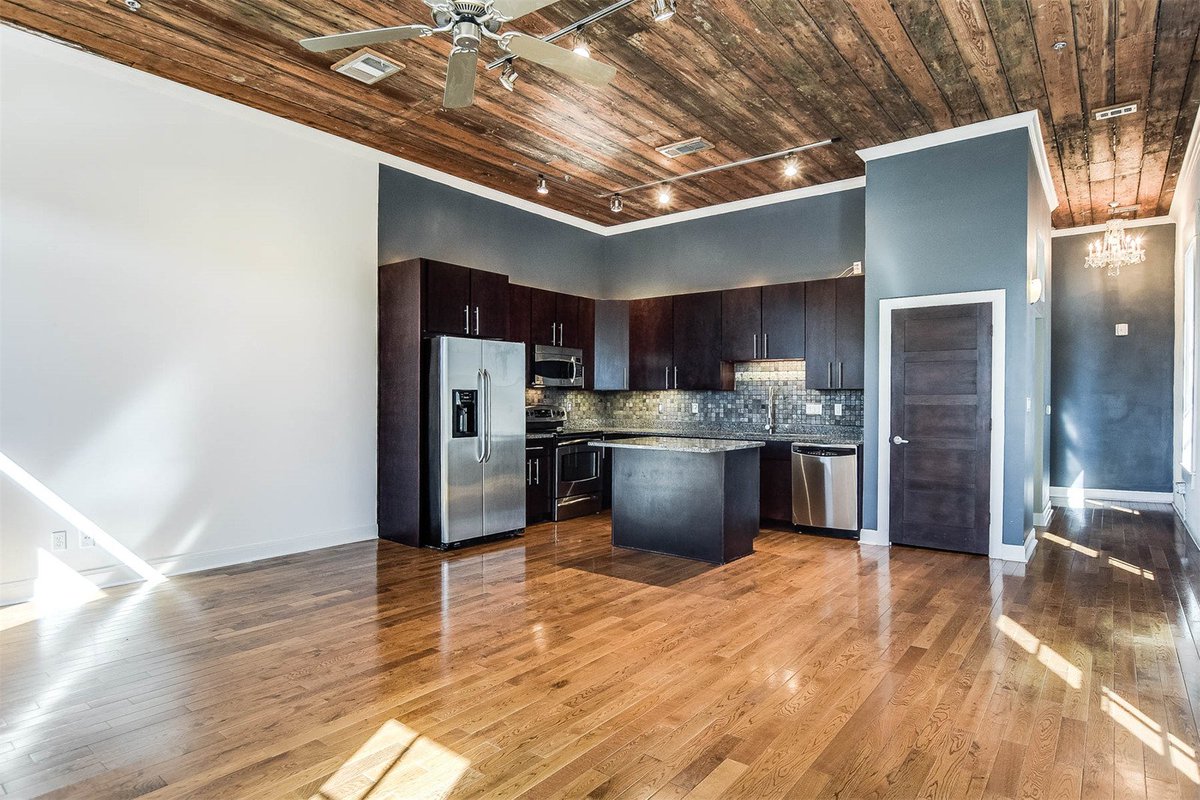 Debra_Maltz's tweet photo. #Southtown #loftforsale at the Judson's Candy Factory Lofts. 831 S Flores #1202 - 1 Bed/1 Bath | 973 SF | $292,500: https://t.co/aQ4fcYT8lY https://t.co/dZMoLXfzcC