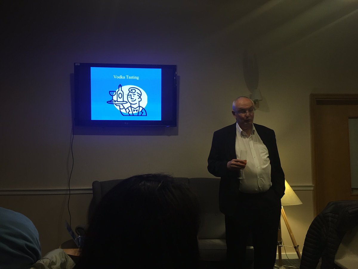 interesting talk about the cocktail🍷#RSCcocktailchemistry#thescienceofbooze