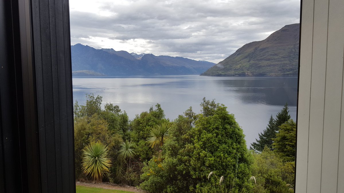 LornaPaul's tweet image. Is there a better view in the world for a conference #sps8 #queenstown. Just about to start workshop on #Technology   in #rehabilitation