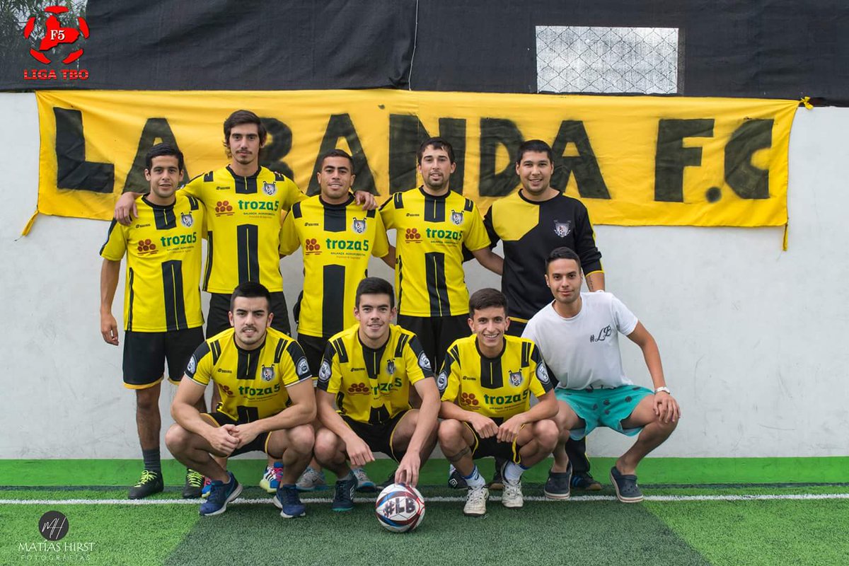 LBFC2017's tweet photo. El equipo más goleador de la fecha1 de la liguilla. Nos llevamos otra vez el premio de #LigaRestoPub Hoy hay pizza y pato 🍕🍺⚽️💪#VamoLB https://t.co/Q4n0nclTh7