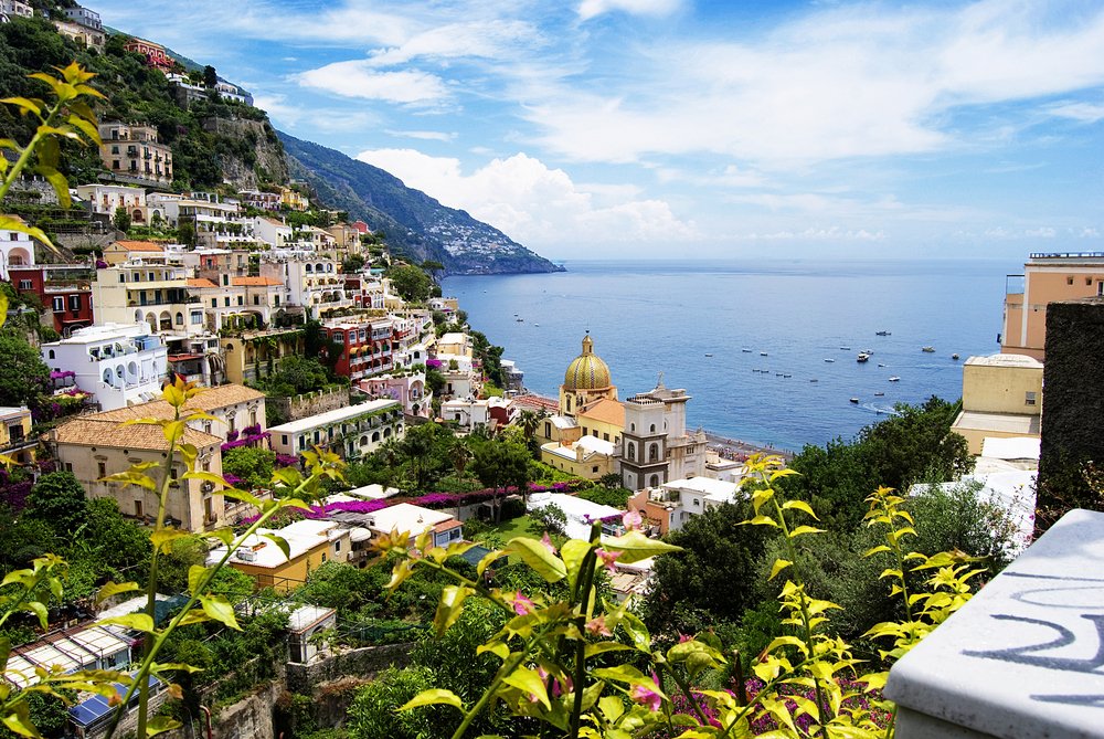 DublinAirport's tweet photo. Last chance to enter to win 2 return flights to Naples with @Ryanair from @DublinAirport. Just follow us &amp; retweet to enter. #DUBNaples https://t.co/CqyDVw1AIE