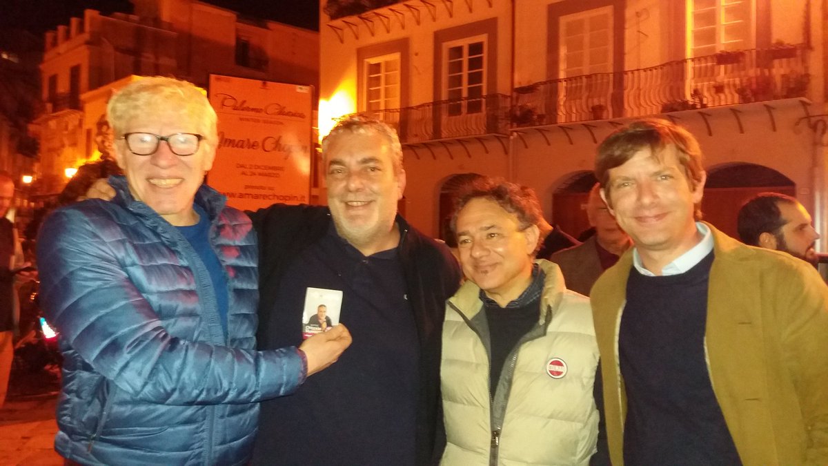 ConOttavio's tweet photo. #OttavioNavarra con @civati a #Palermo per la festa di chiusura della campagna elettorale #centopassiconottavio. https://t.co/xdCpVClgJV